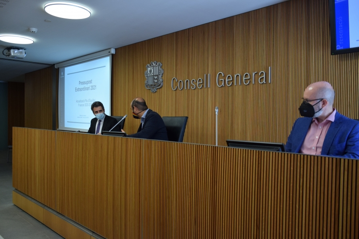 Un instant de la compareixença del ministre de Finances, Eric Jover, davant la comissió legislativa.